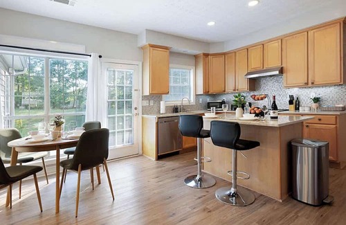 Buford House | NEW Cozy Family House/KING Beds/Mins from MallofGA