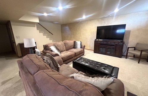 Blackhawk House | Charming 4-bedroom Cape Cod house 15 min from hospital and 20 min from EAFB