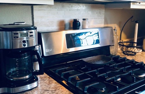 Blackhawk House | Charming 4-bedroom Cape Cod house 15 min from hospital and 20 min from EAFB