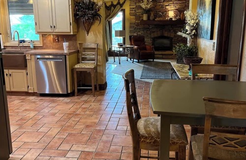 Sentinel House | Homestead Hideaway