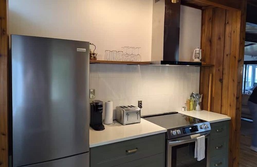 Leamington Cottage | Cozy Waterfront Cottage – Fishing, Firepit, Wineries, Birdwatching & Views