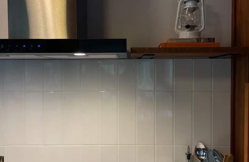 Leamington Cottage | Cozy Waterfront Cottage – Fishing, Firepit, Wineries, Birdwatching & Views