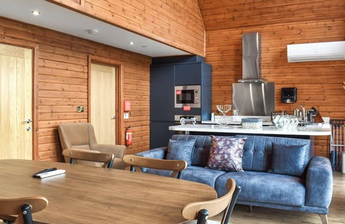 Mydroilin Cottage | Briallen - Primrose - UKC7075