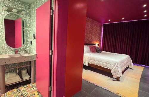 Cherokee Triangle Hotel | Hotel Hilo - Room 203