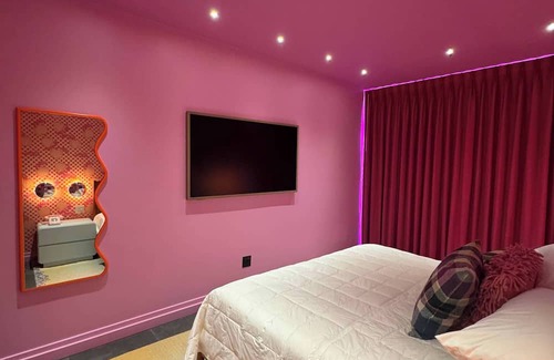 Cherokee Triangle Hotel | Hotel Hilo - Room 102