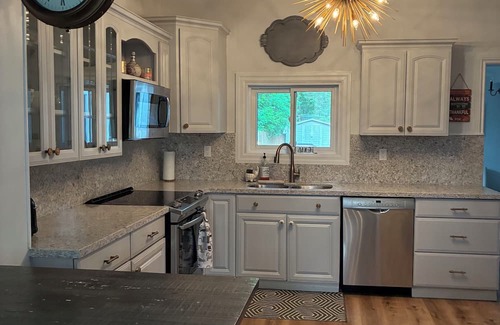 Timiskaming District House | 4Bed Downtown Gem,Modern Comfort, Fireplace,Huge Backyard,Step to Lake broadwalk