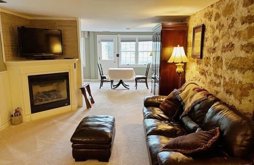 Osceola House | Marvelous 7-bedroom house overlooking the St. Croix River in Osceola