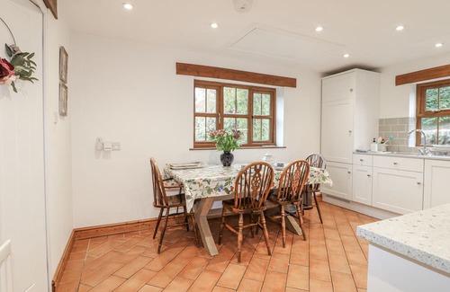 Alton Cottage | YOXALL COTTAGE, family friendly, character holiday cottage in Alton