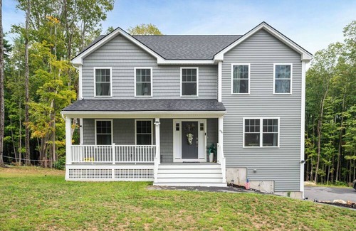 Danville House | Spacious 4-bedroom building in lovely Danville with AC