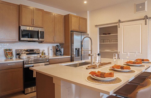 Parker Condo | Brand New, Cozy & Modern Condo in Lyric – Dogs Welcome!