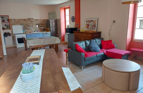 Cazeaux-de-Larboust House | Holiday Home "Galy" with Mountain View, Private Garden and Wi-Fi