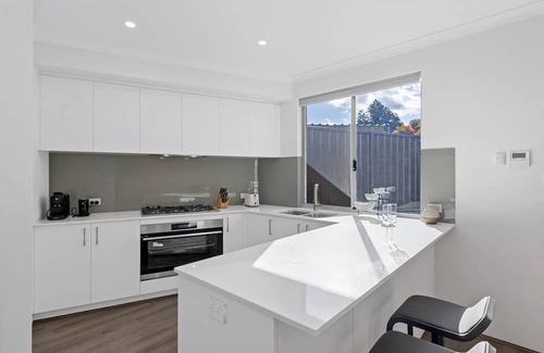Bentley House | Beautiful 3x2 home near Vic Park, Curtin & CBD