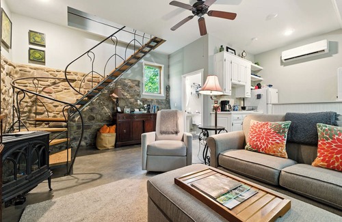 Rawley Springs Cabin | Cozy Cabin on the River