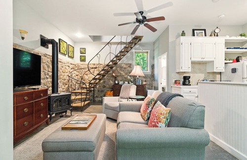 Rawley Springs Cabin | Cozy Cabin on the River