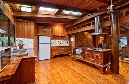 Cairns House | Kalamunda - A Home in the Forest!