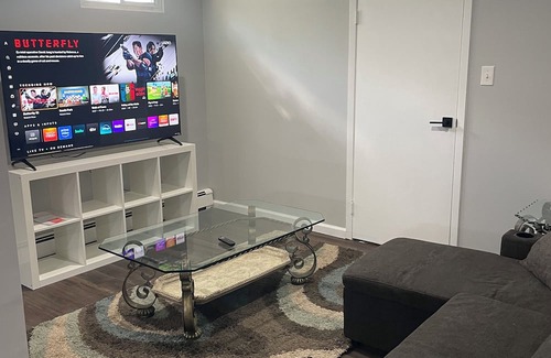 Old Bethpage House | Abundant space with a full kitchen next to trails and golfing