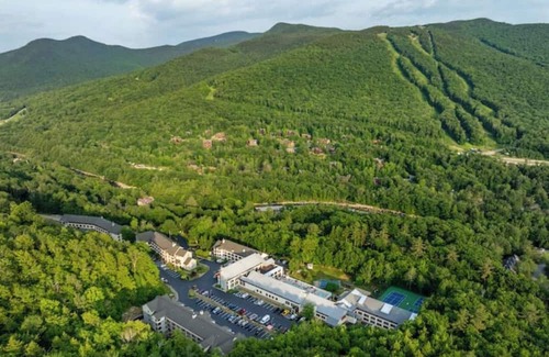 West Lebanon House | NEW - Mins to Loon Mtn - Trailheads - Sauna - Pool