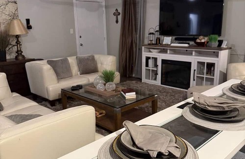 Cleveland House | Sweet Rest 3-bedroom house in Cleveland with AC & Heating