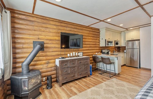 Coalville Cabin | Hideline Hideaway | Pool | Hot Tub | Snowmobiling