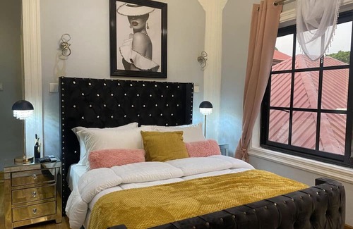 Limbe House | 5 Start luxury rooms with presidential Comfort well equipped