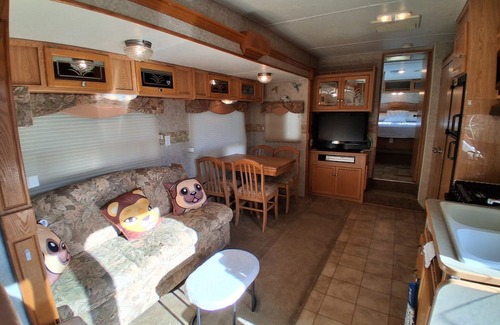 Chowchilla House | Cozy 1 BR RV in Chowchilla right off Route 152 and 99, Sleeps 4!