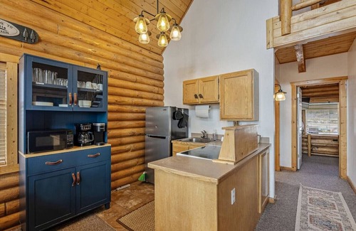 Coalville Cabin | Evergreen Ridge | Pool | Hot Tub | Snowmobiling