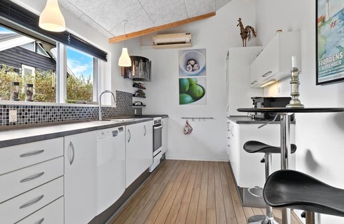 Mesinge House | "Lanica" - 150m from the sea by Interhome