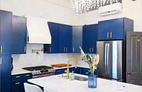 Burlington Apartment | Luxury Historic 2BD - Modern Comfort Near Downtown, Steps Away from New Bakery