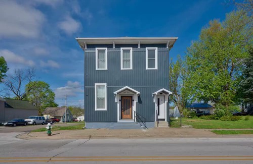 Burlington Apartment | Luxury Historic 2BD - Modern Comfort Near Downtown, Steps Away from New Bakery