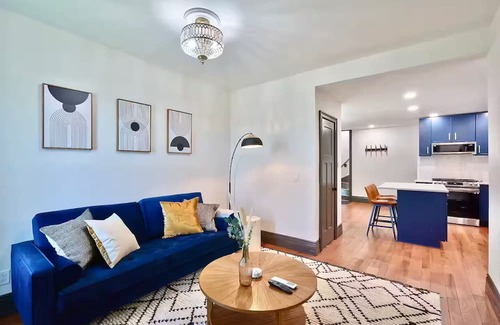 Burlington Apartment | Chic & Luxurious 1BD - Modern Apt. Near Downtown, Quick Walk to Bakery & Pizza!