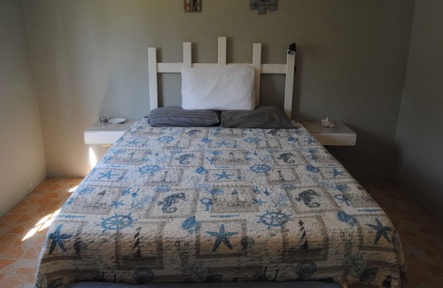 Wrightsville House | Beautiful 8-bedroom half house with AC in Duncan's Bay Jamaica