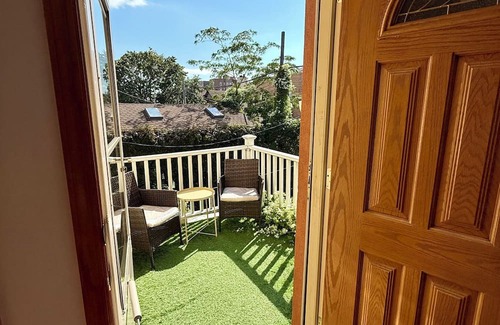 Bouvet Island House | Large sunny room with private bath & balcony