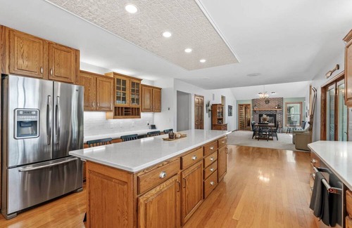 Dassel House | Stunning lakeshore retreat, sleeps 22, hot tub and sandy beach, Westview Lodge!