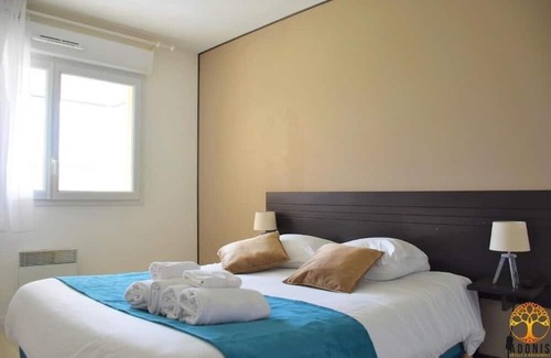 Grandcamp-Maisy Hotel | Charming Fishing Port of Grandcamp-Maisy View! Parking, Pool, Pets Allowed!