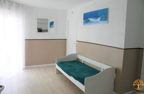 Grandcamp-Maisy Hotel | Discover the Landing Beaches! Unit with Kitchenette! Onsite Parking, Pool!