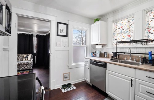 Sycamore Hills House | 9 Min to STL Airport Pet-Friendly Getaway w/Fenced Yard