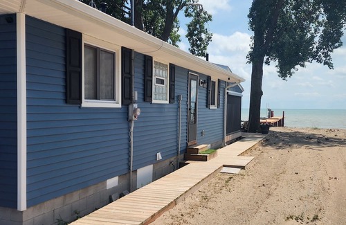 Amherstburg Cottage | .Welcome to Lakewood Moon . on a sandy beach near Amherstburg Ontario,