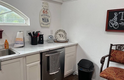 Bushyhead Cabin | Cozy Country Cabin with Modern Touches & Rooster Charm!