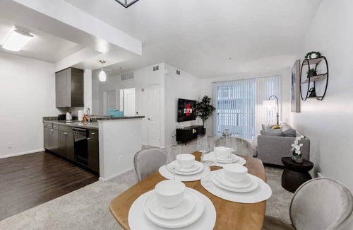 Del Rey Apartment | Sunny & Comfortable 1BR Retreat by Marina with Free Parking