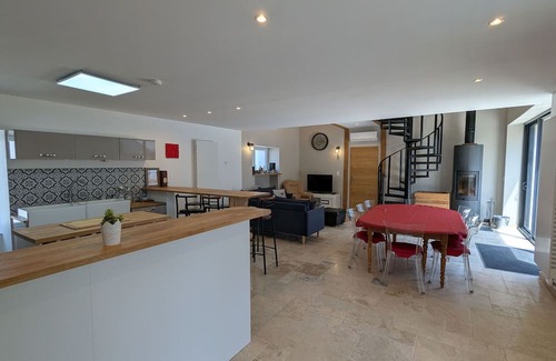 Tavers Cottage | Air-Conditioned Cottage with Garden in Tavers