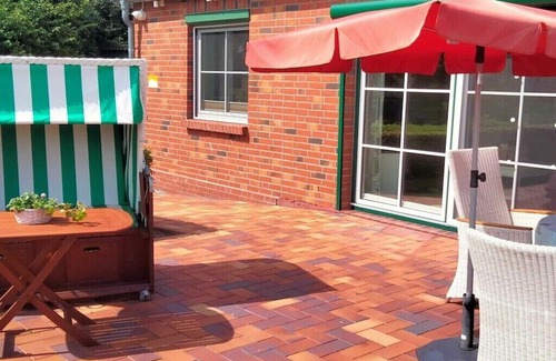 Schafstedt House | Holiday apartment in Schafstedt with Wi-Fi