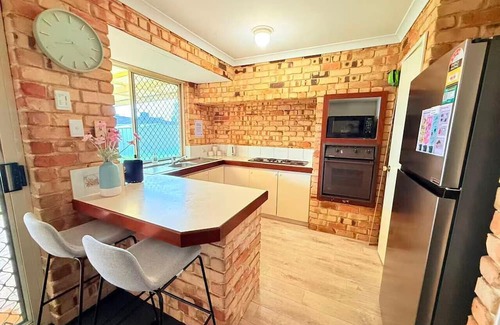 Seville Grove Apartment | StayAU 4BR Family Retreat w/Garden – Near Perth