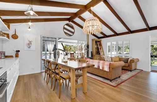 Eagle Heights Cottage | Firefly Cottage | Hideaway with Wood Fireplace