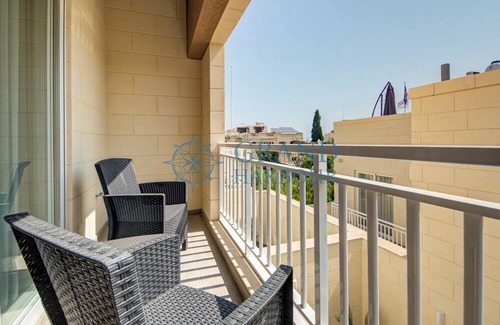 Ghaxaq House | Casa Meraviglia in Ghaxaq – Rooftop Pool & Garage