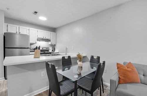 Fayetteville Apartment | Bright Modern 1BR Retreat I Fitness Center