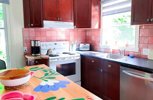 Hudson Apartment | Frida Kahlo-Themed Apartment for Families - Steps to Beach, Vibrant Art & Nature