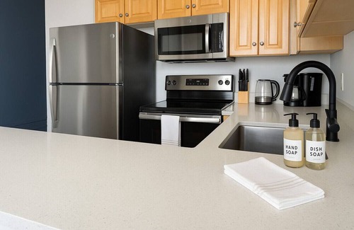 Downtown Cleveland Apartment | Modern King Loft Playhouse Sq & CSU