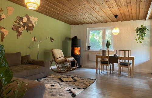 Neubau House | Holiday Home 'Am Neubäuer See' with Private Terrace, Shared Garden and Wi-Fi
