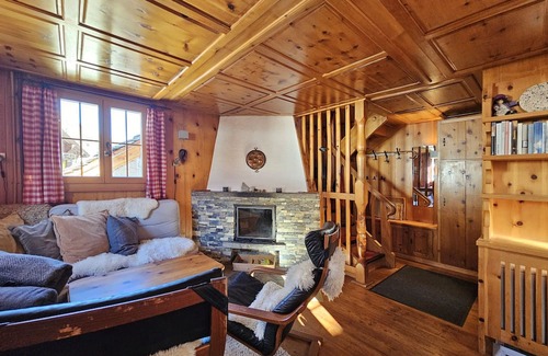 Saas-Fee Ski Chalet | Charming chalet Le Camee right next to the sports field