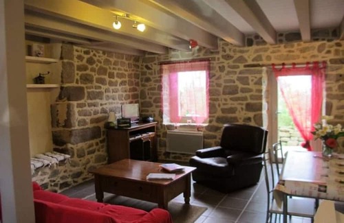 Clis Cottage | Cozy cottage in Guérande with quiet terrace